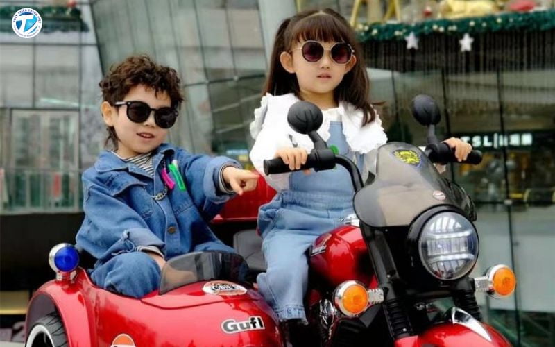 Chọn xe máy điện trẻ em theo từng nhóm độ tuổi mà phụ huynh có thể tham khảo